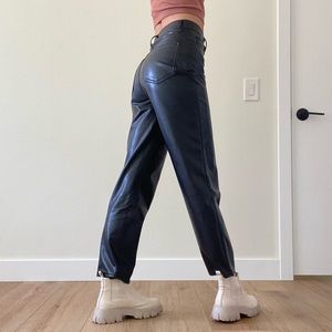 Abercrombie & Fitch the ankle straight ultra high rise vegan leather pant